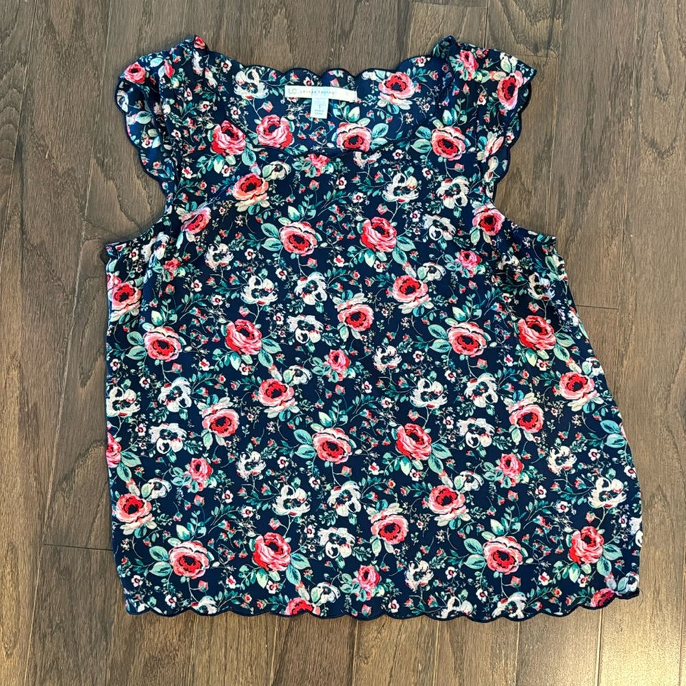 Lauren Conrad cap sleeved scalloped blouse